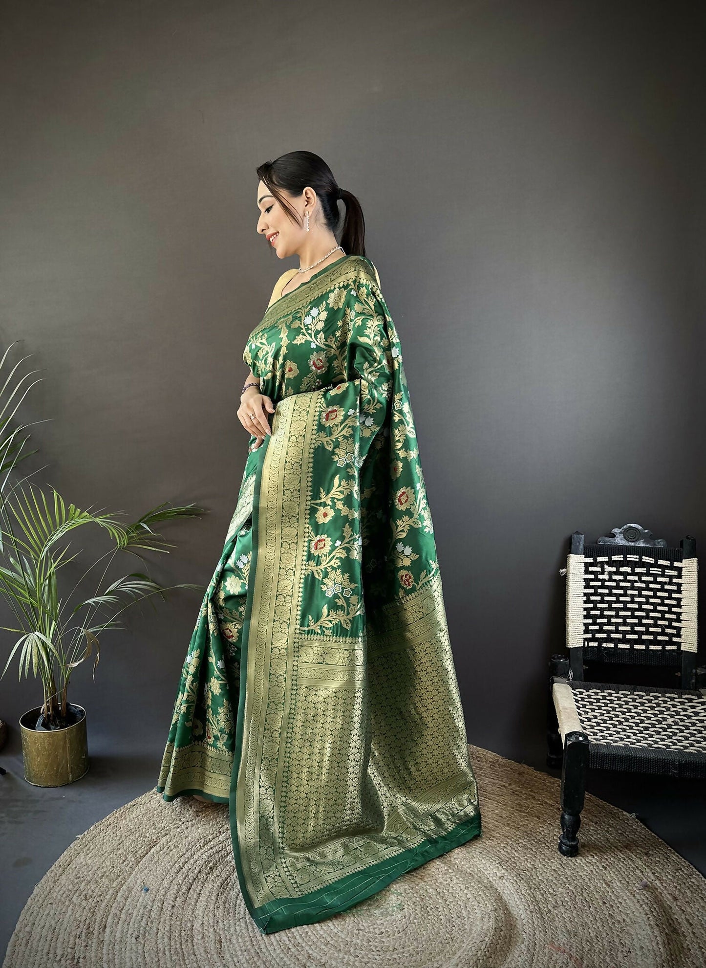 Joban Fashion Green Floral & Ethnic Motifs Design Soft Silk Meenakari Banarasi Saree