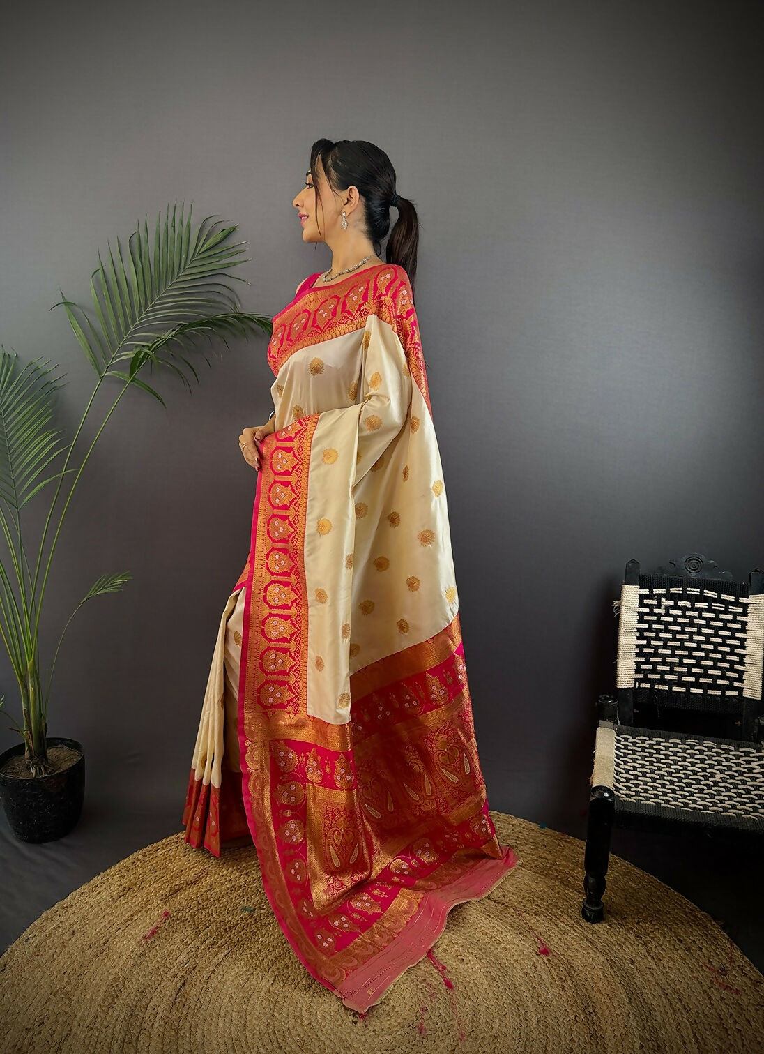 Joban Fashion Red Butti Banarasi Silk Sarees
