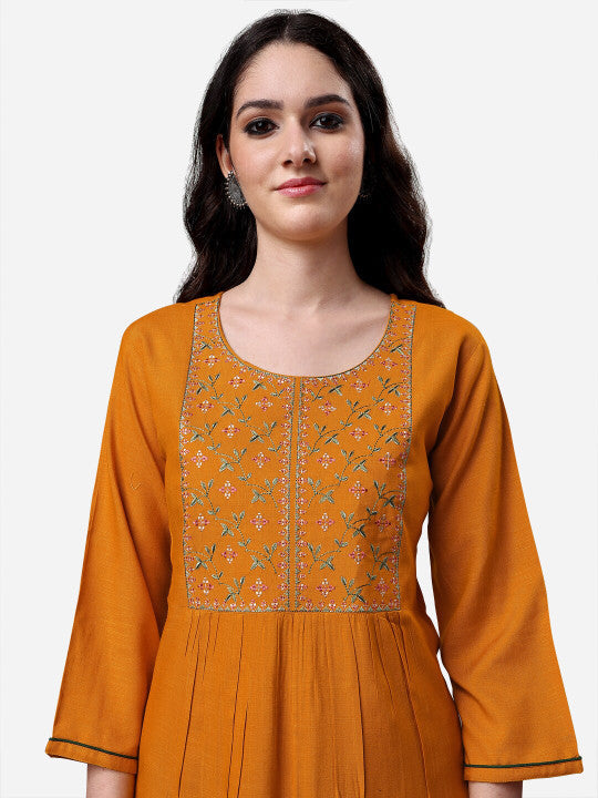 Sangria Women Floral Embroidered Longline Top