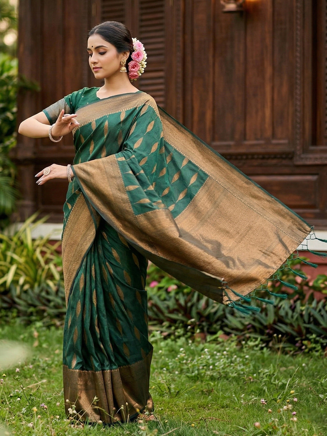 Anaita D Green Silk Blend Woven Saree With Blouse