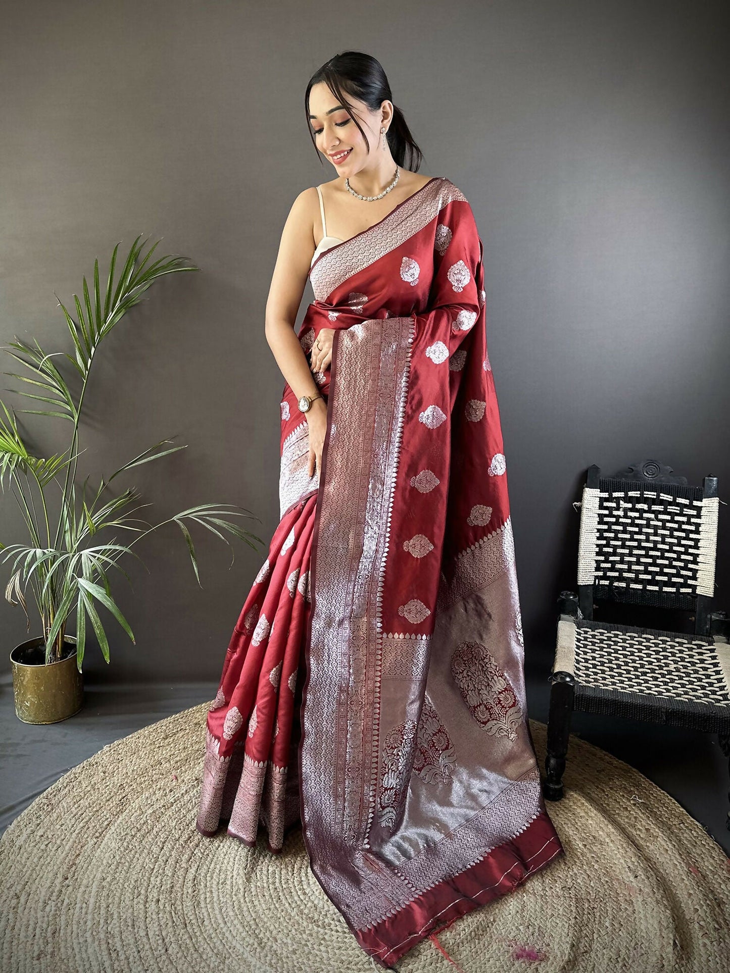 Joban Fashion Maroon Floral Motifs Soft Silk Banarasi Saree