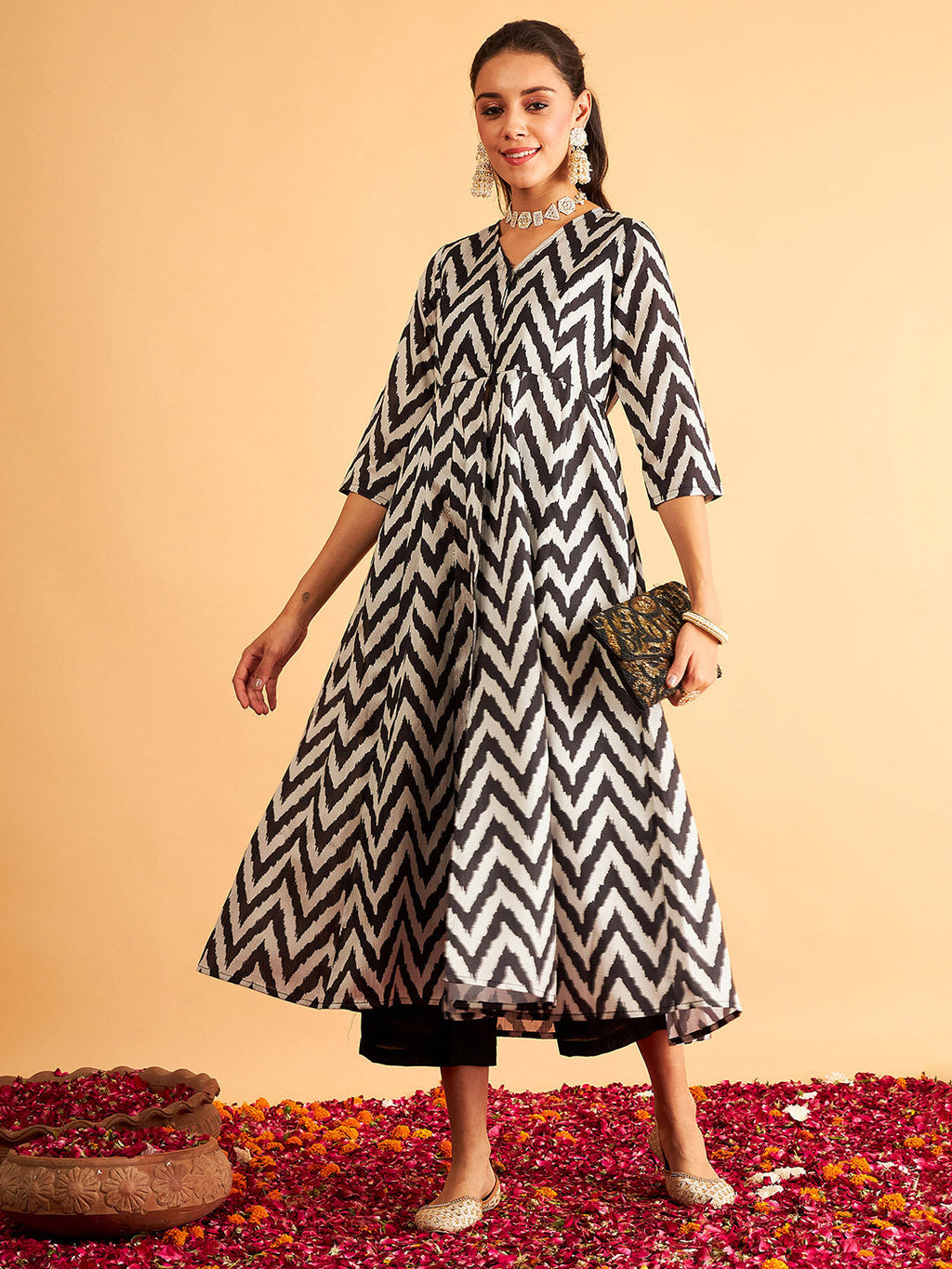 Shae by Sassafras Women Black & White Chevron Printed Anarkali Kurta