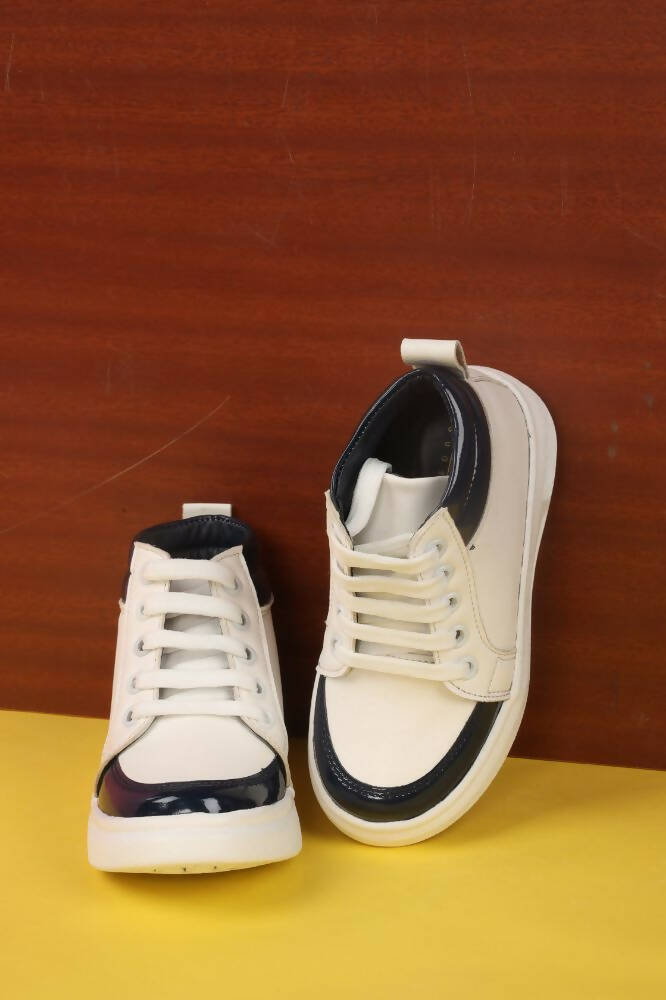 Tiny Bugs For Boys & Girls Mid Top Sneakers - White & Blue