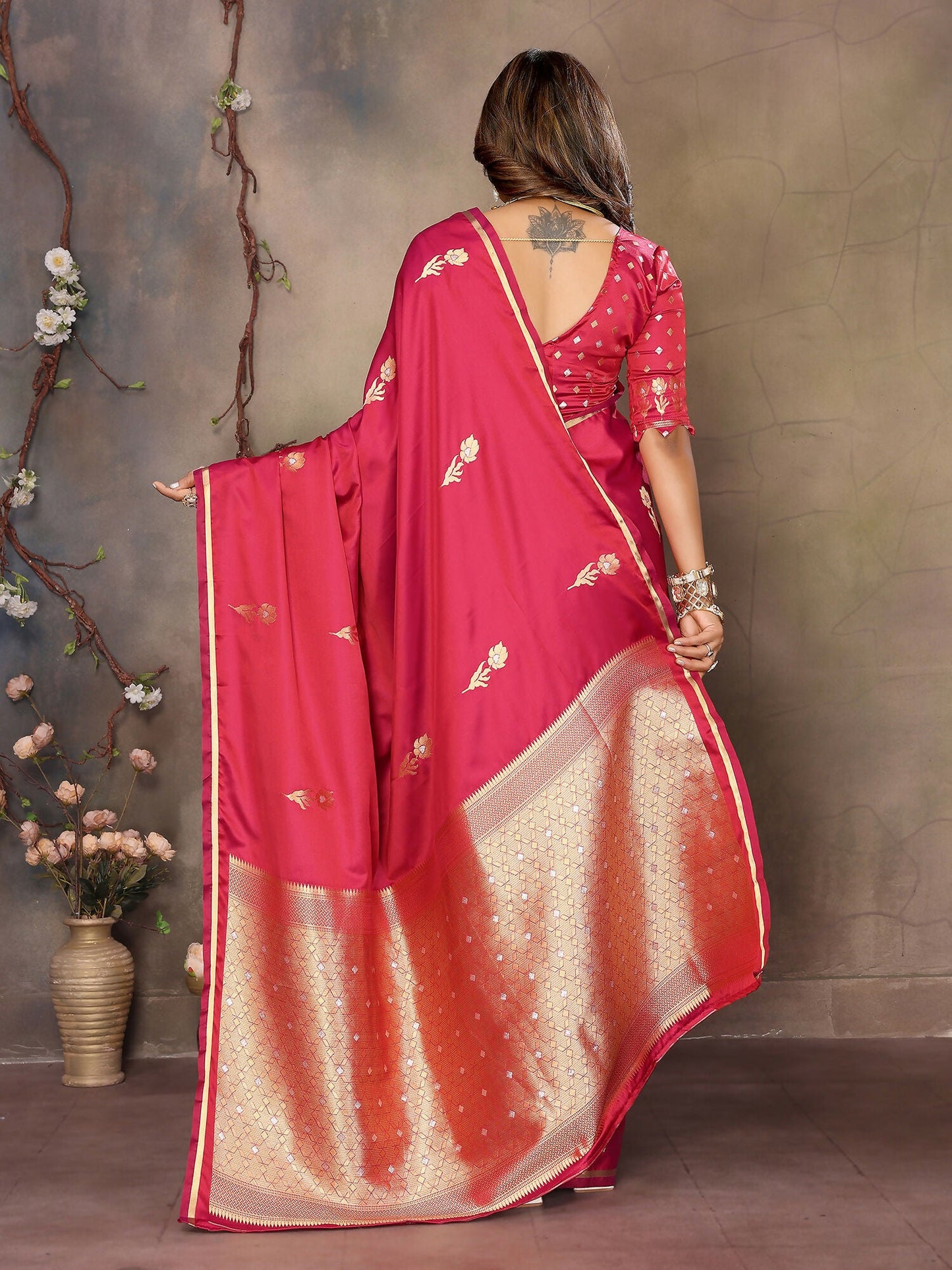 Joban Fashion Red Floral & Botanical Motifs Satin Silk Banarasi Silk Saree