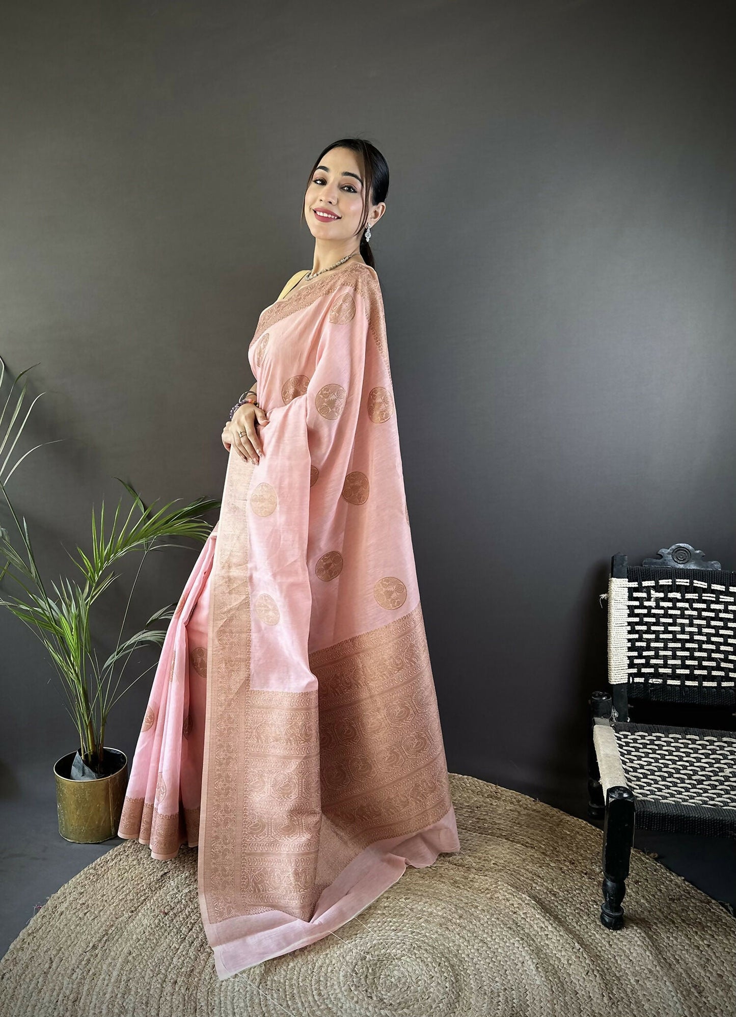 Joban Fashion Peach Floral & Paisley Linen Silk Banarasi Saree