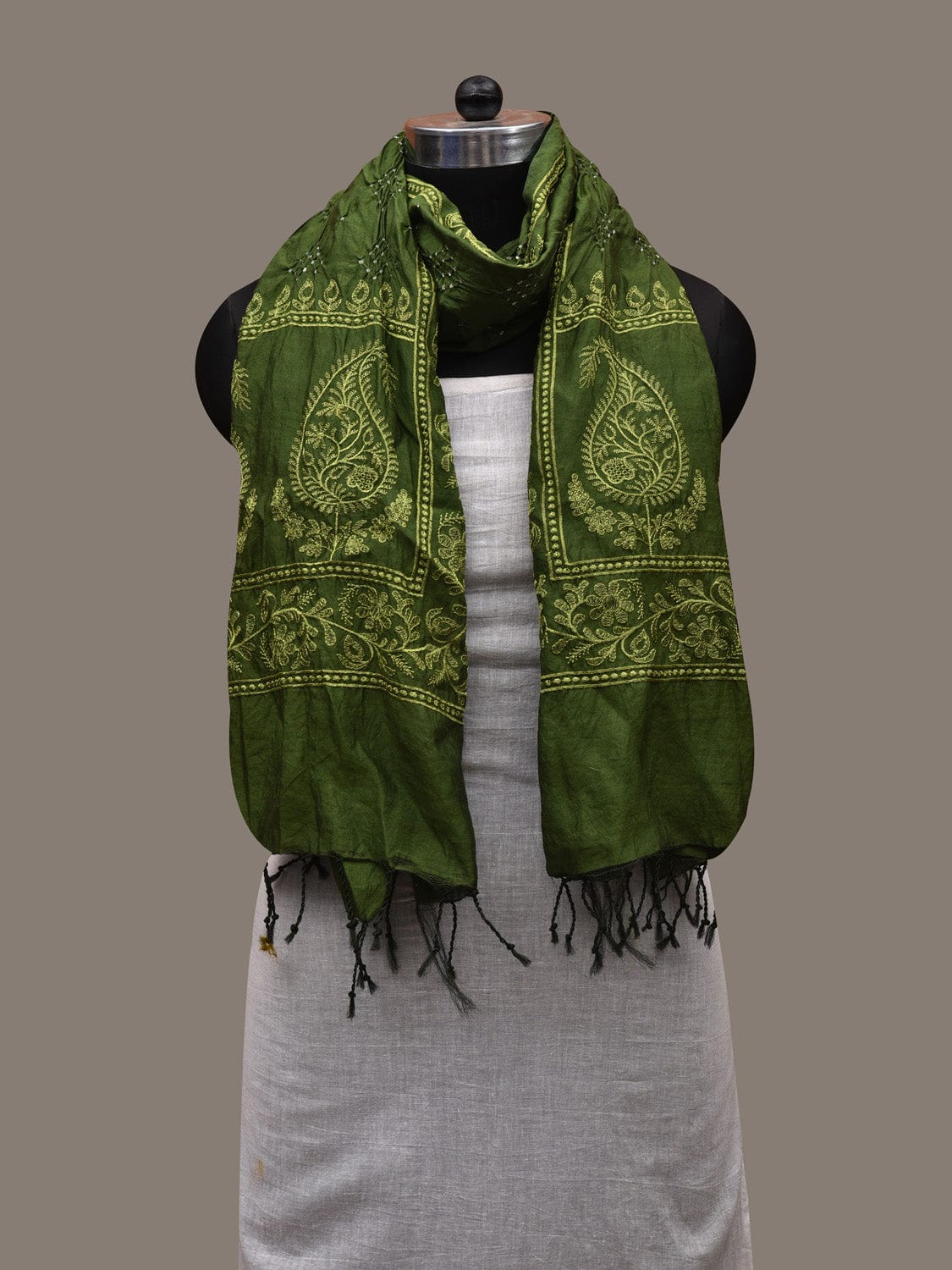 Green Bandhani Silk Handloom Stole with Mango Design - Global Threads