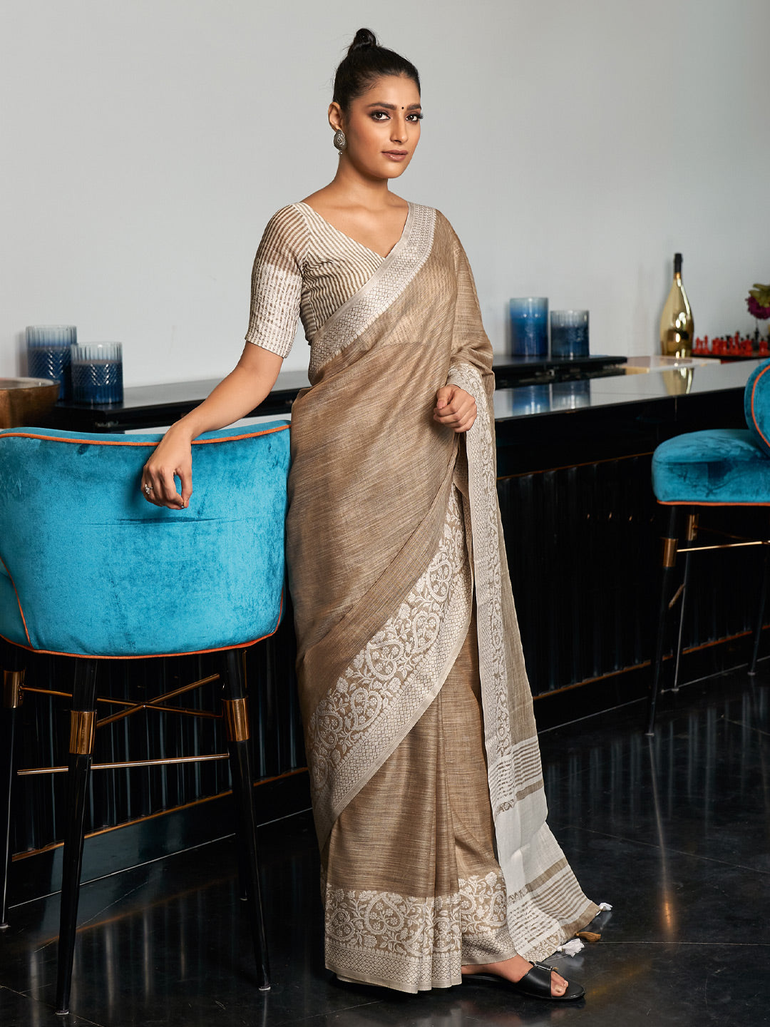 Anaita Grey Linen Zari Work Saree With Blouse