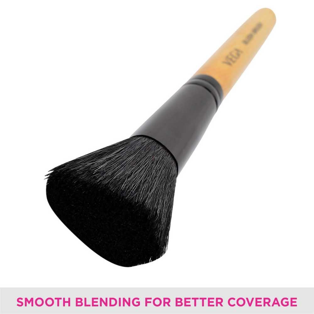 Vega Blush Brush with Wooden Handle and Natural Animal/Synthetic Hair