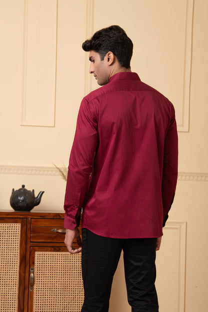 Red Shirt With V-Shaped Black Strip by Hilo Design