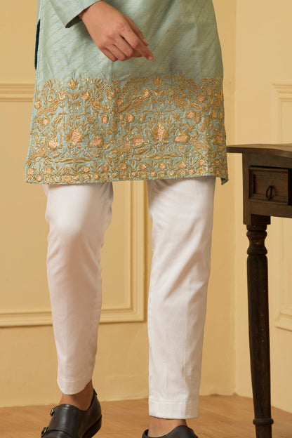 Zari Embroidered Kurta by Hilo Design