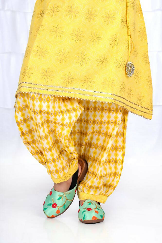 Tiny Bugs Girls Embroidered Strap Ethnic Jutis-Green