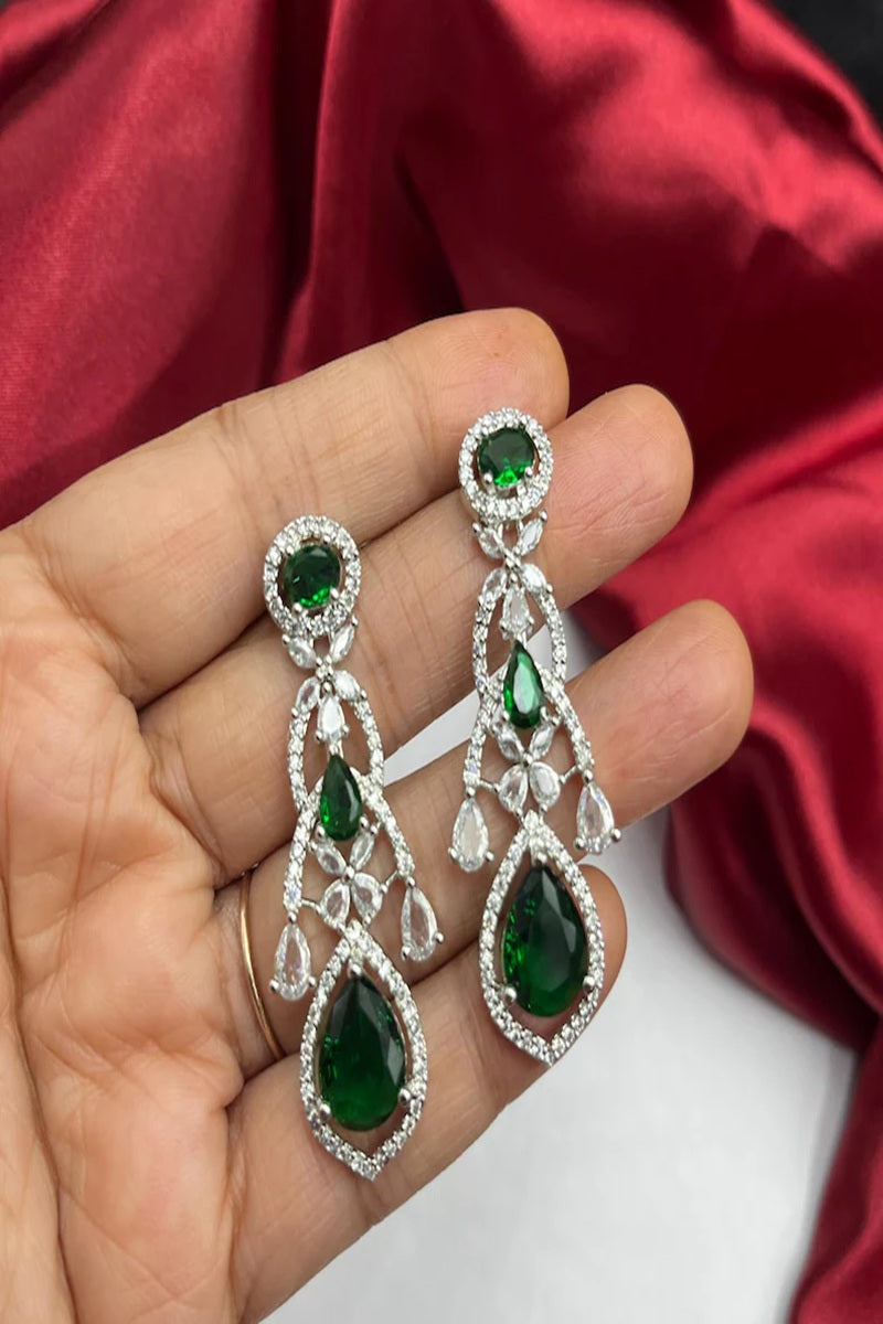 Vastrabhushan Emerald Green Kundan Necklace Set with Maang Tika, Earrings