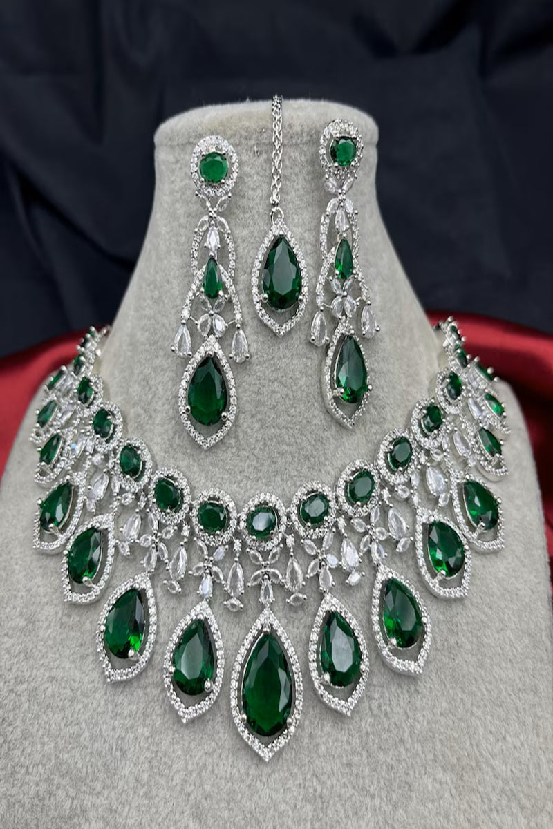 Vastrabhushan Emerald Green Kundan Necklace Set with Maang Tika, Earrings