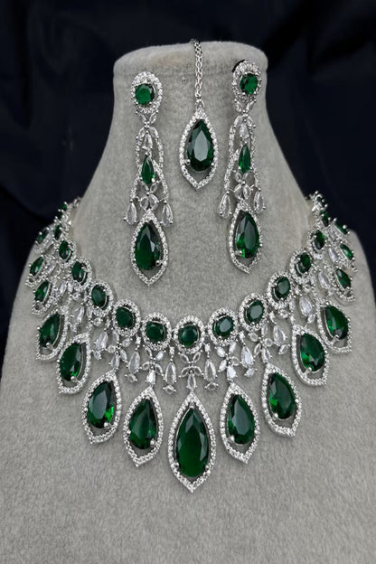 Vastrabhushan Emerald Green Kundan Necklace Set with Maang Tika, Earrings