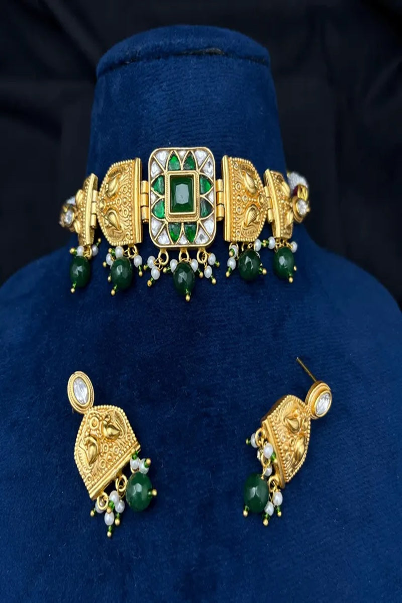Vastrabhushan Emerald Green Kundan Choker Set | Gold Indian Bridal Jewelry