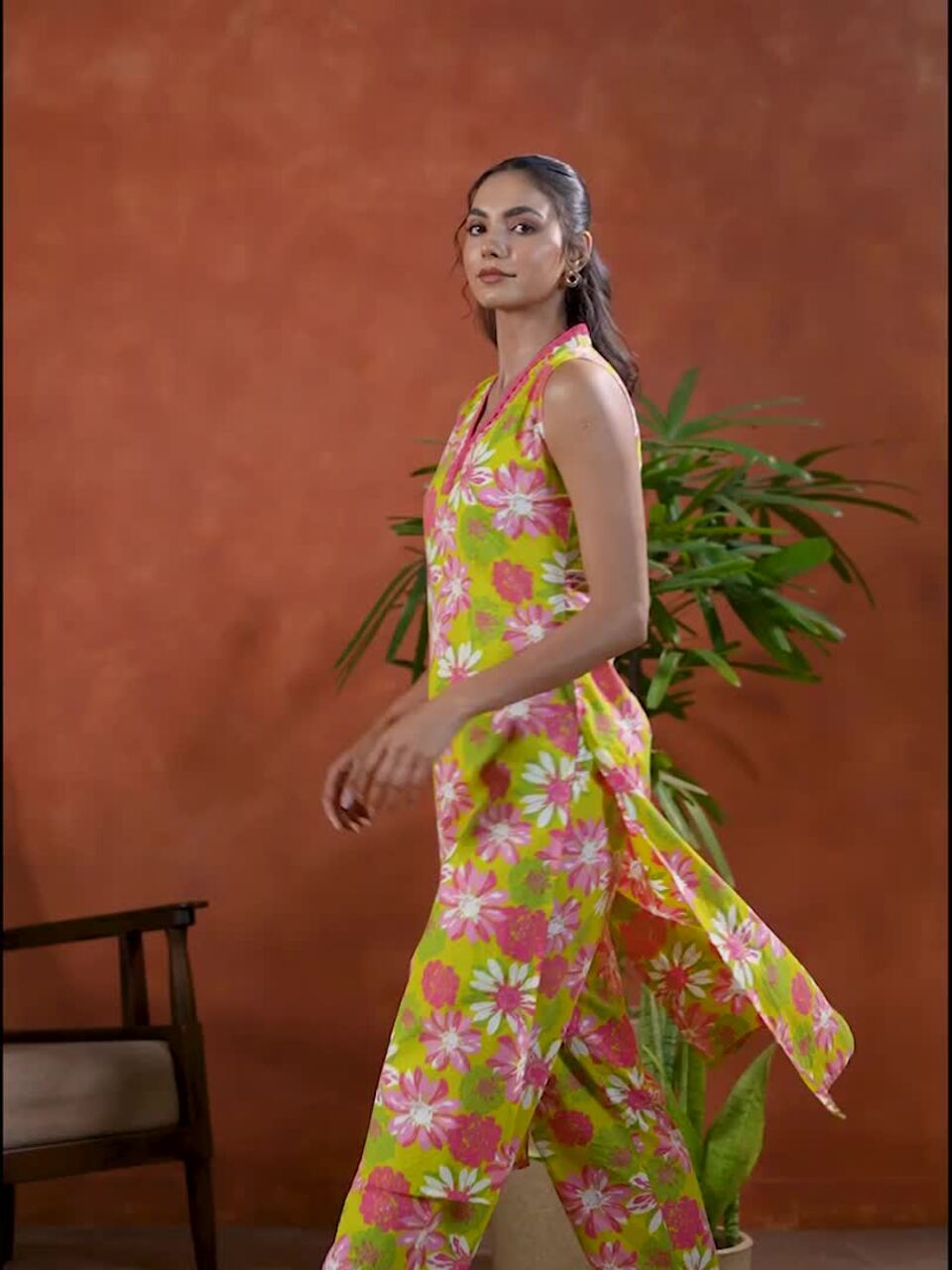 Anayna Floral Printed V-Neck Pure Cotton Straight Kurta With Trousers