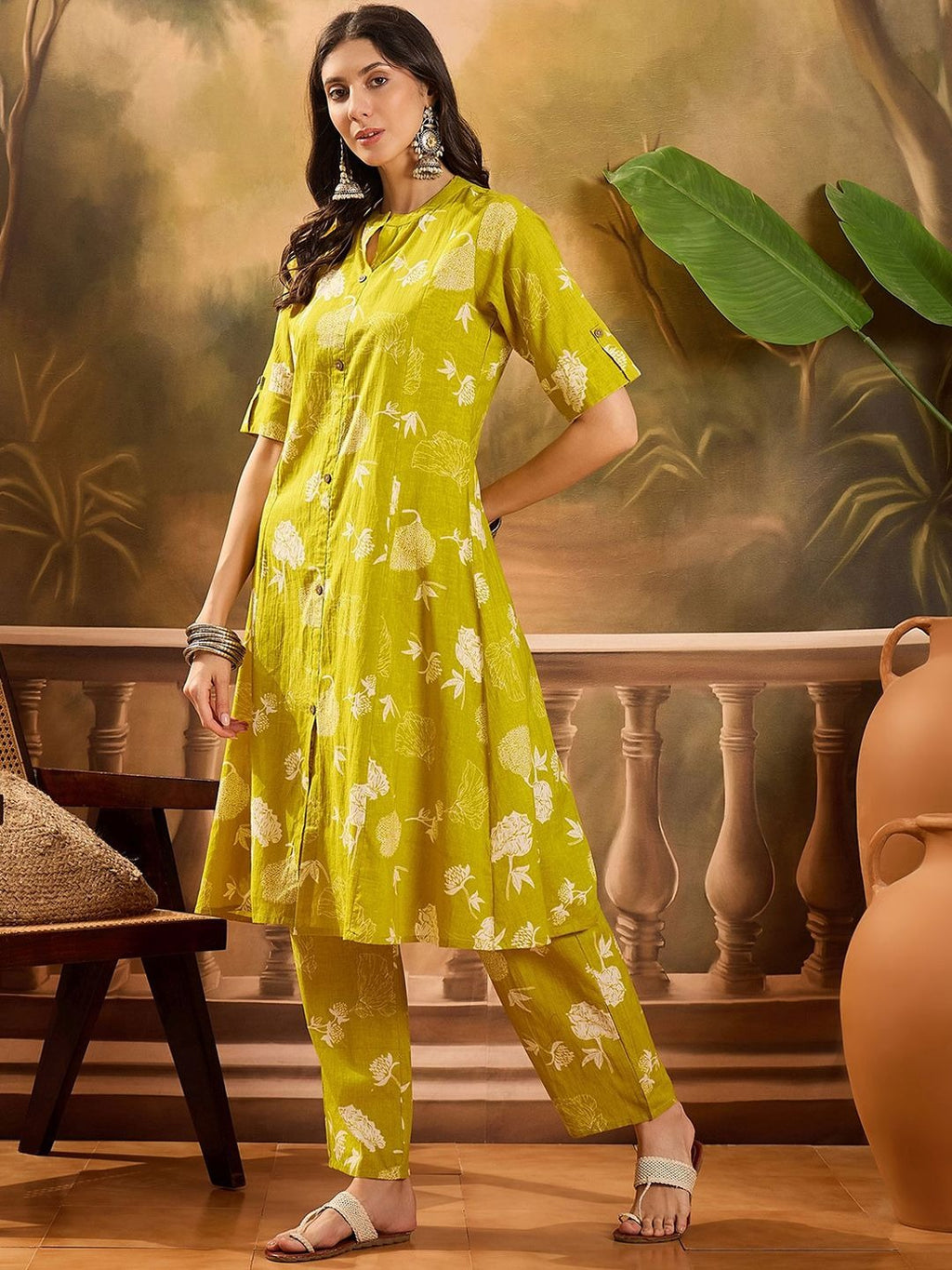 Sangria Women Floral Printed Cotton Kurta with Trousers