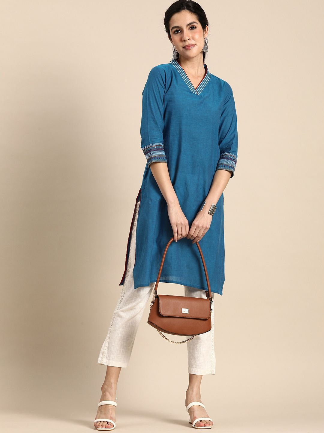 Sangria Women V-Neck Thread Work Kurta