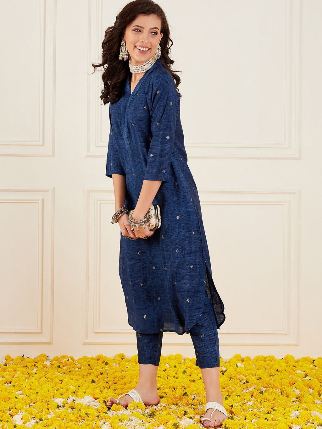 Sangria Ethnic Motifs Printed V-Neck Straight Kurta With Trouser
