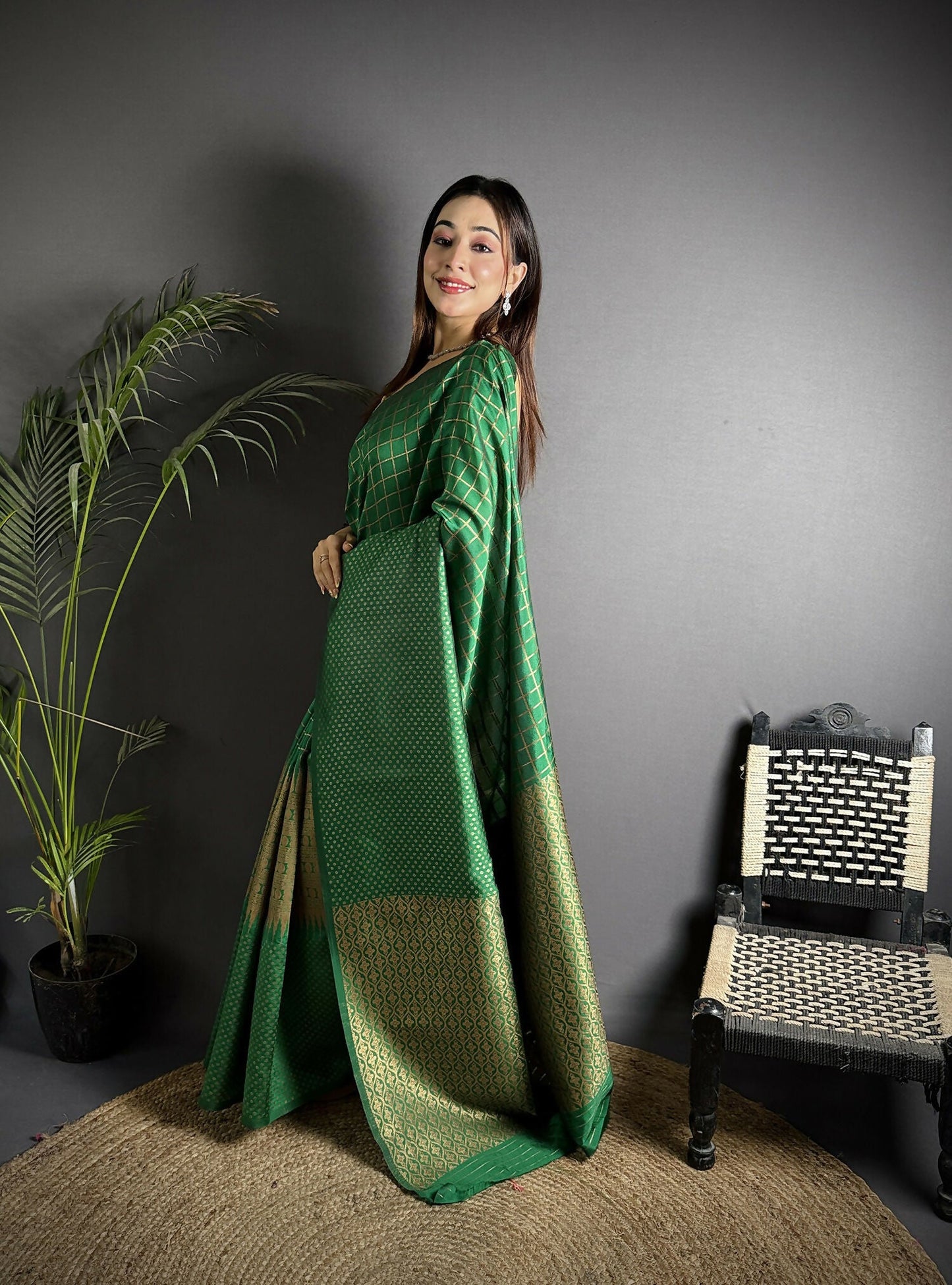 Joban Fashion Emerald Green Banarasi Soft Lichi Silk Checks & Woven Saree