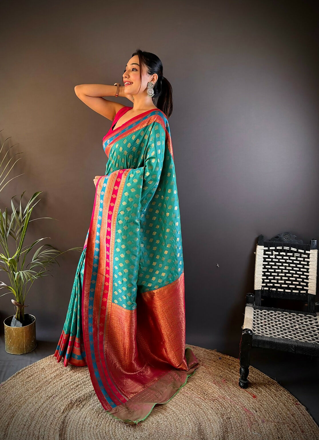 Joban Fashion Pink Butti Banarasi Silk Sarees
