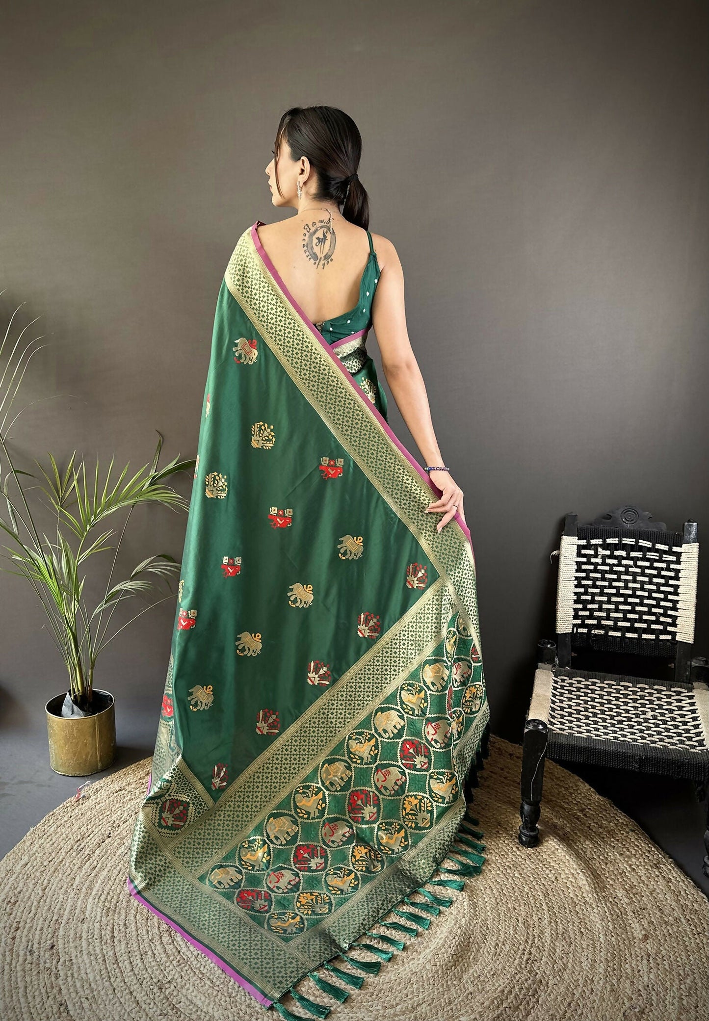 Joban Fashion Green Elephant & Floral Motifs Soft Lichi Silk Banarasi Saree