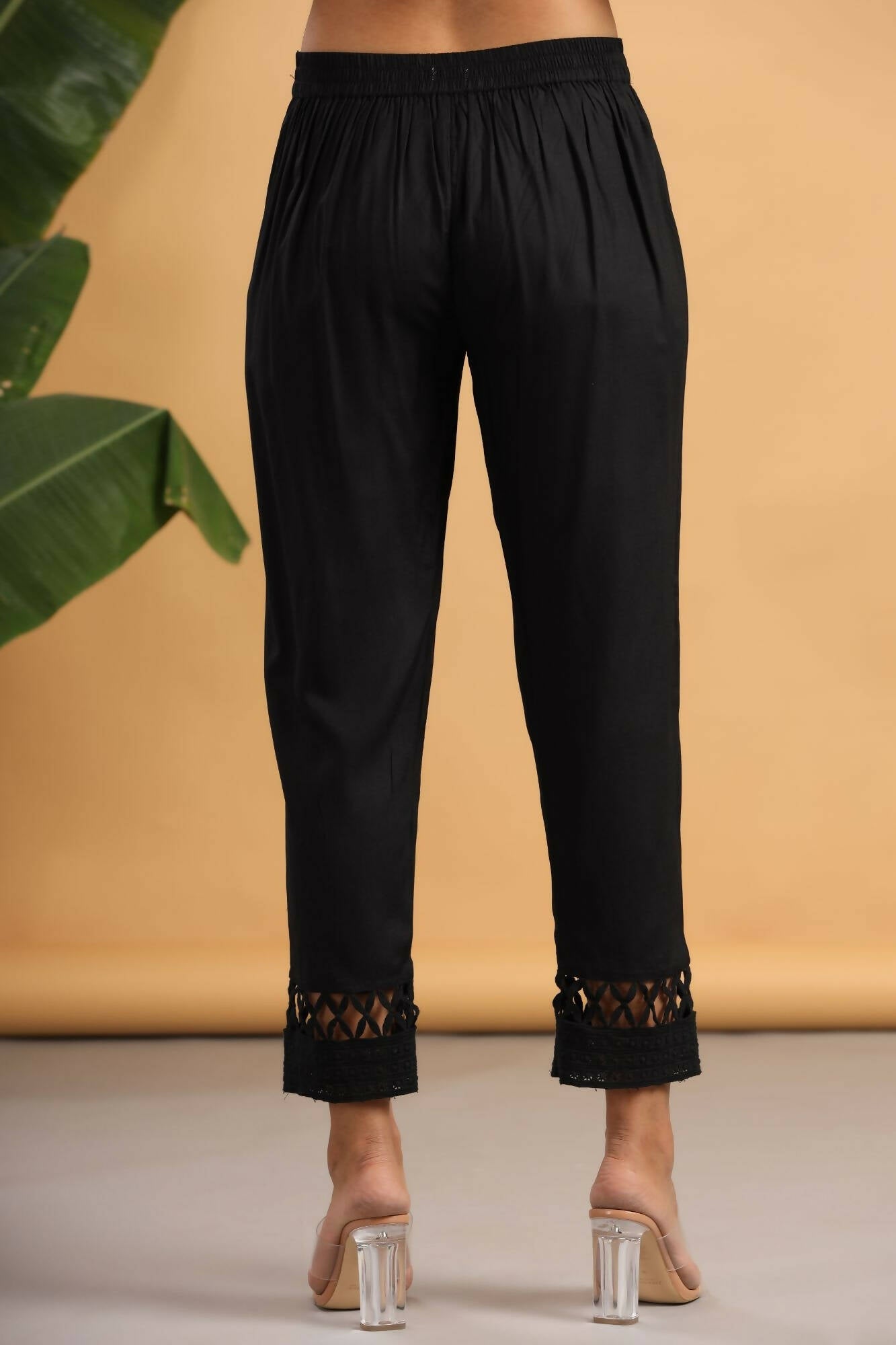 Juniper Women Black Rayon Solid Slim Fit Pant/Slim Pant