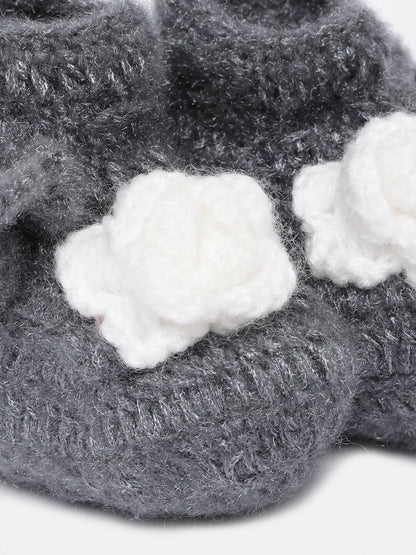 Chutput Kids Woollen Hand Knitted Flower Detailed Booties - Grey
