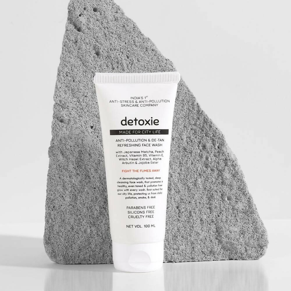 Detoxie Anti-Pollution & De-Tan Refreshing Face Wash - 100 ml