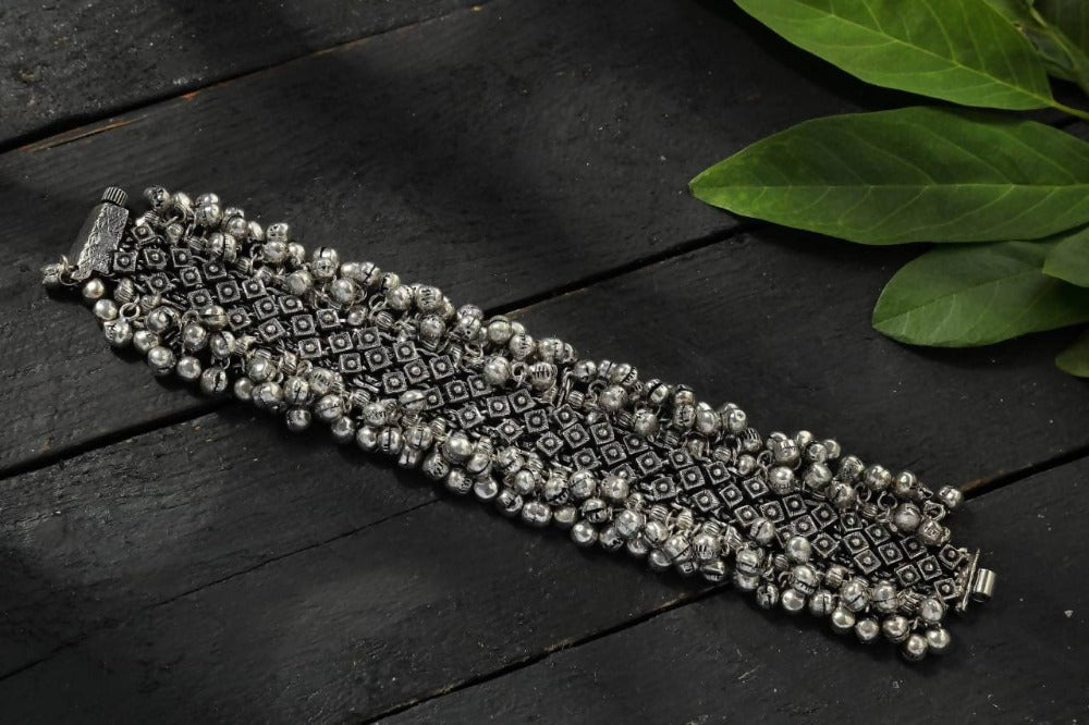 Mominos Fashion Oxidised Silver-Plated Openable Bracelet with Ghungroo (MF0513)
