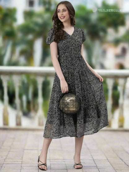 Souchii Black And White Floral Chiffon Maxi Dress For Women – Souchii