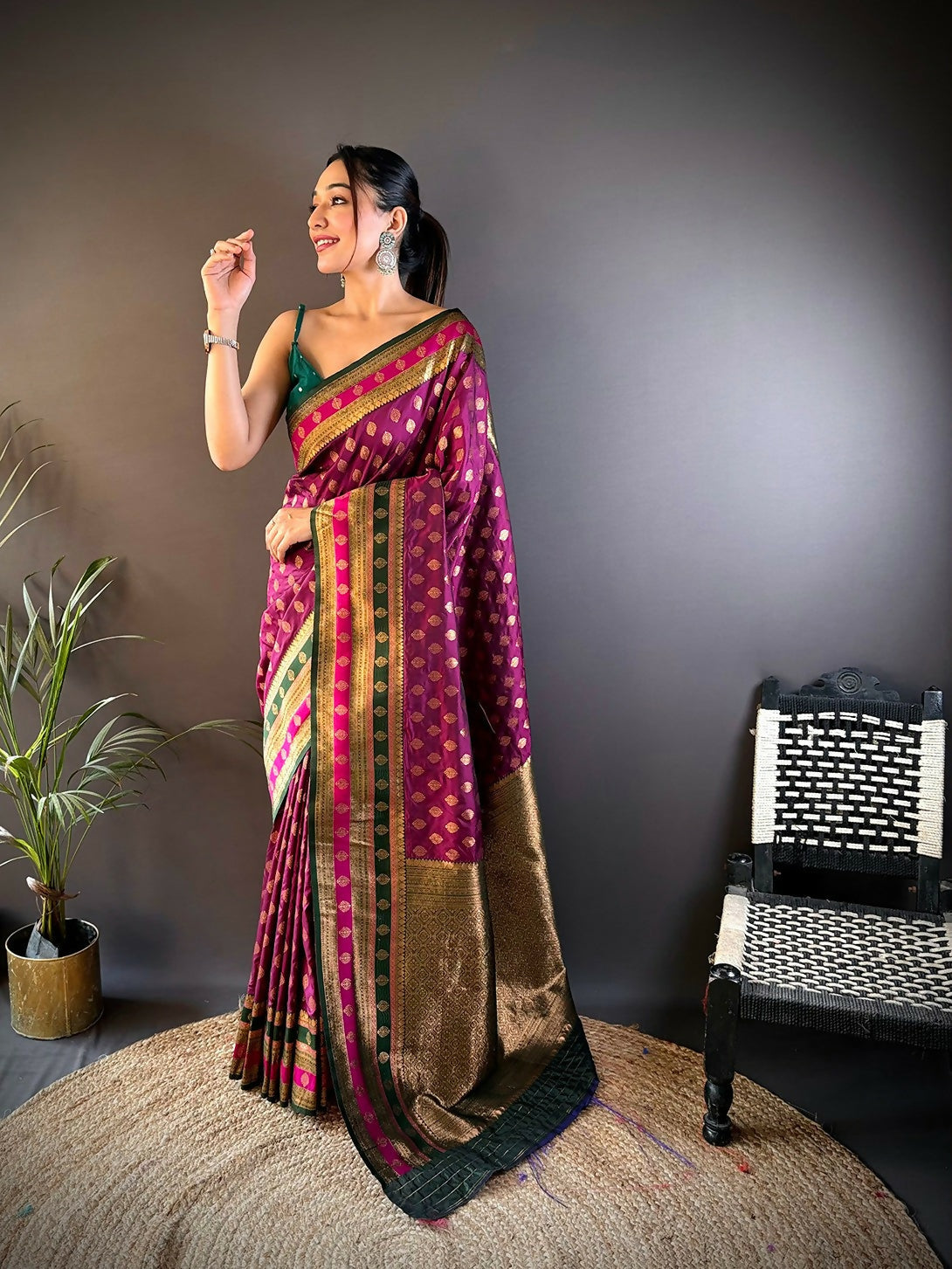 Joban Fashion Green Butti Banarasi Silk Sarees
