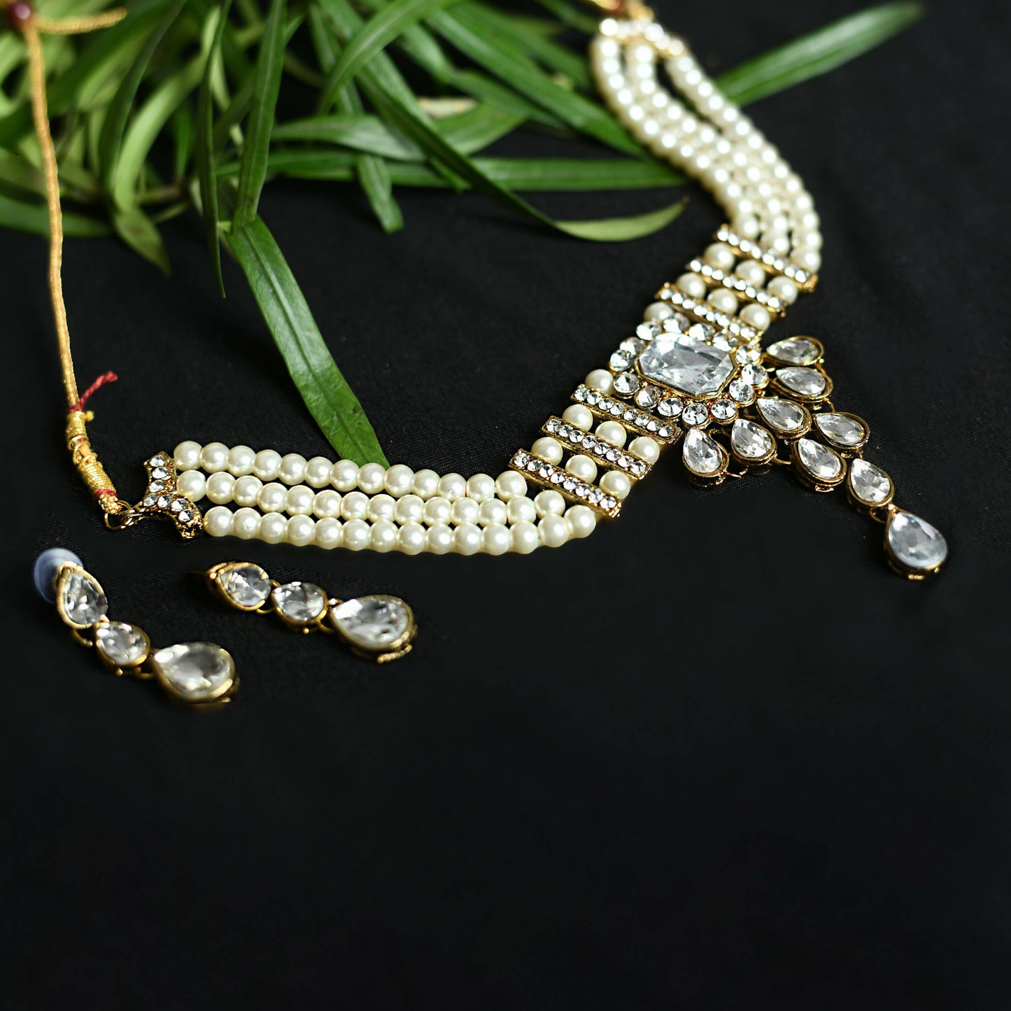 Mominos Fashion Johar Kamal Gold-Polished Brass Finish Kundan/Stone Choker For Women (White)
