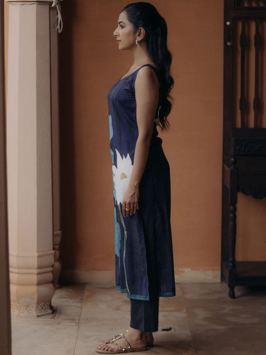 Anayna Floral Printed Sweetheart Neck Straight Kurta With Trousers