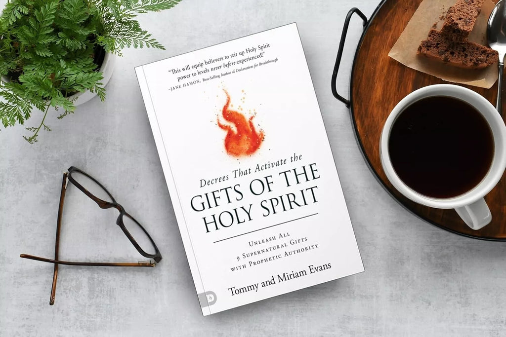 Decrees That Activate the Gifts of the Holy Spirit : Paperback