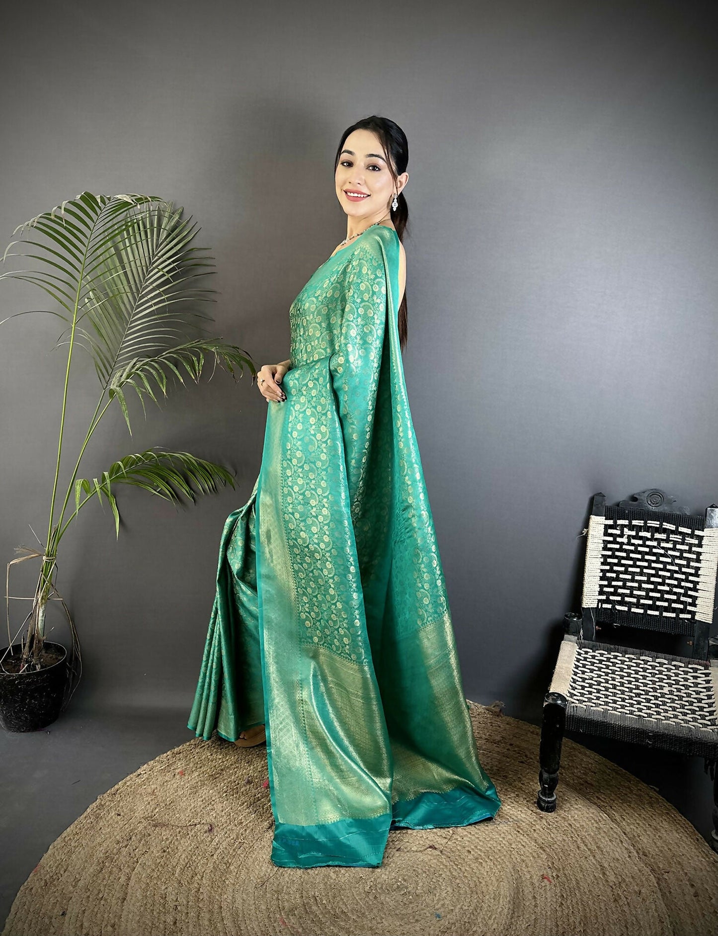 Joban Fashion Rama Green Floral & Paisley Motifs Soft Satin Silk Banarasi Saree