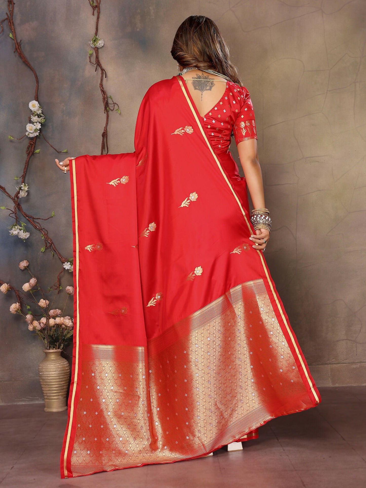 Joban Fashion Red Floral & Botanical Motifs Satin Silk Banarasi Silk Saree