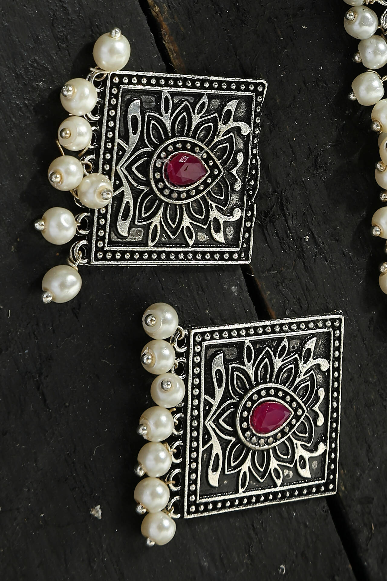 Mominos Fashion Johar Kamal Statement Silver-Plated Brass Finish Kundan/Pearls Choker For Women (Multi)