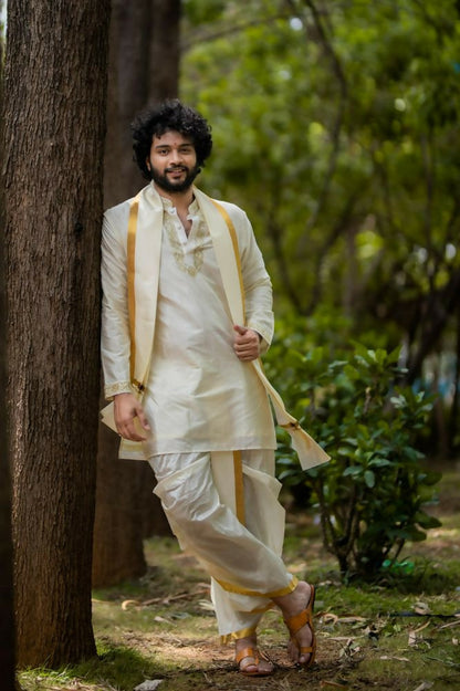 Machine Embroidered Pattu Set by Hilo Design
