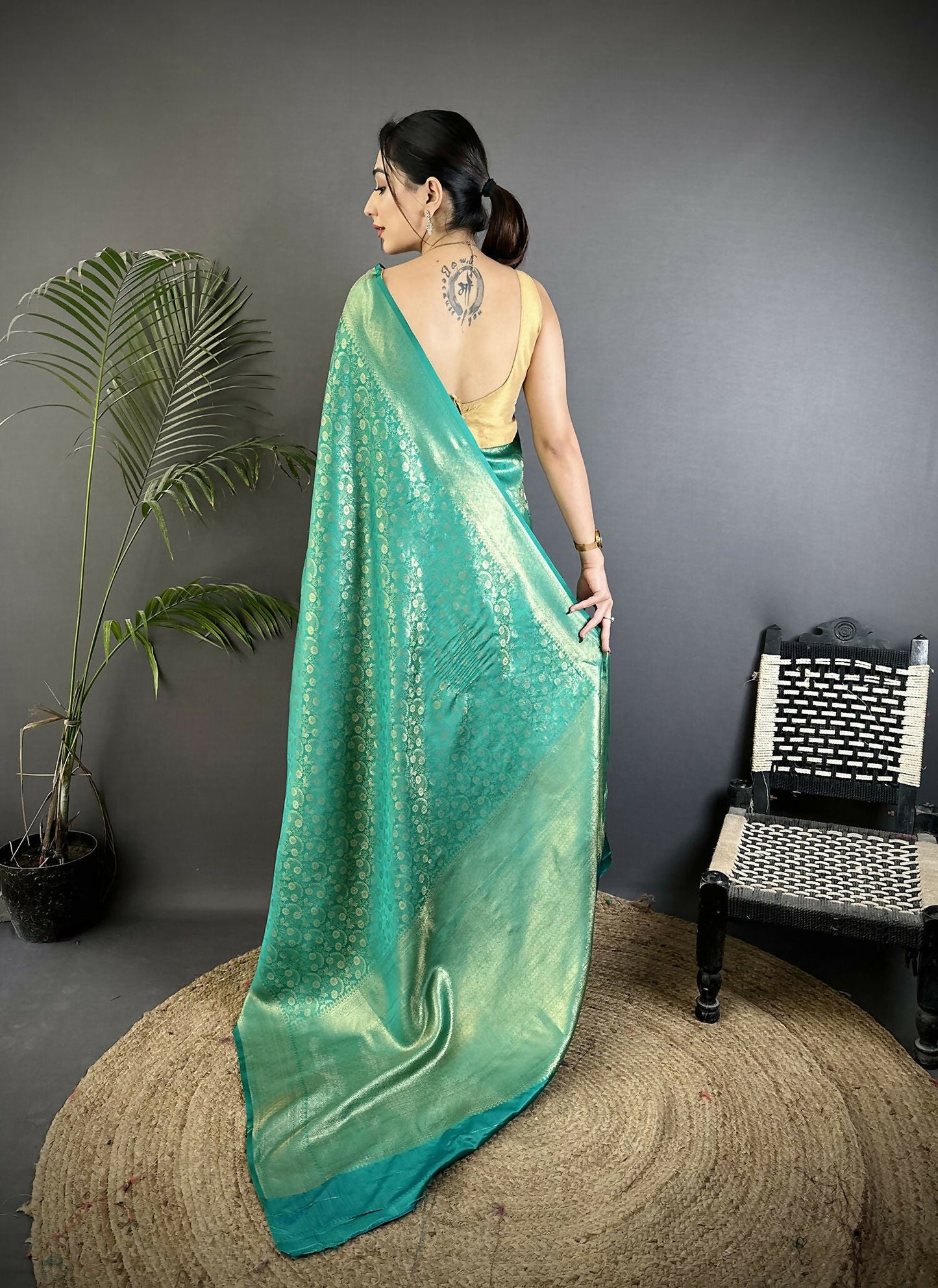 Joban Fashion Rama Green Floral & Paisley Motifs Soft Satin Silk Banarasi Saree