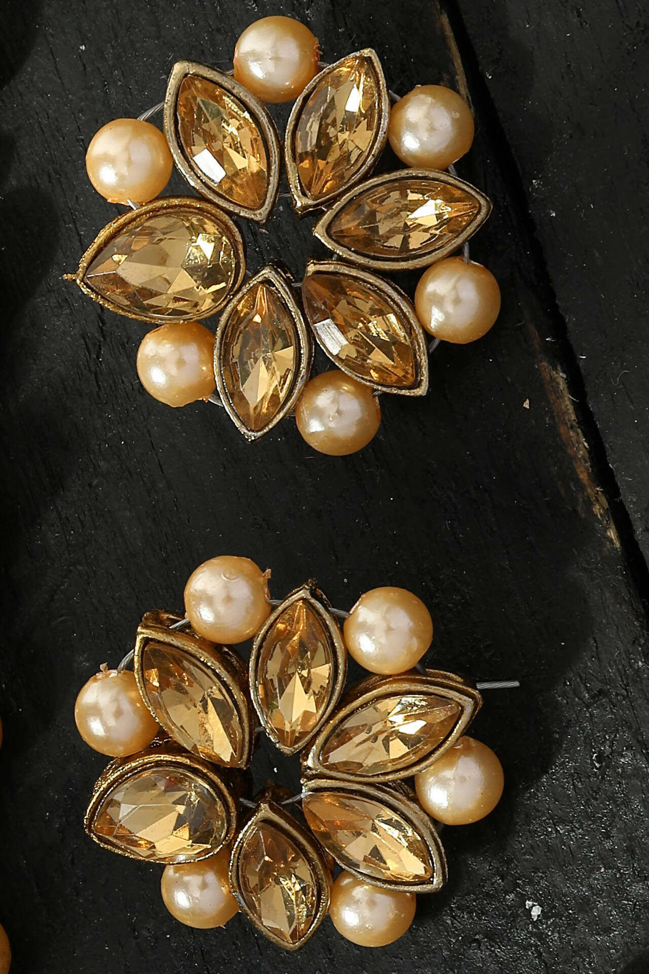 Mominos Fashion Johar Kamal Gold-Polished Brass Finish Kundan/Pearls Choker For Women (Golden)