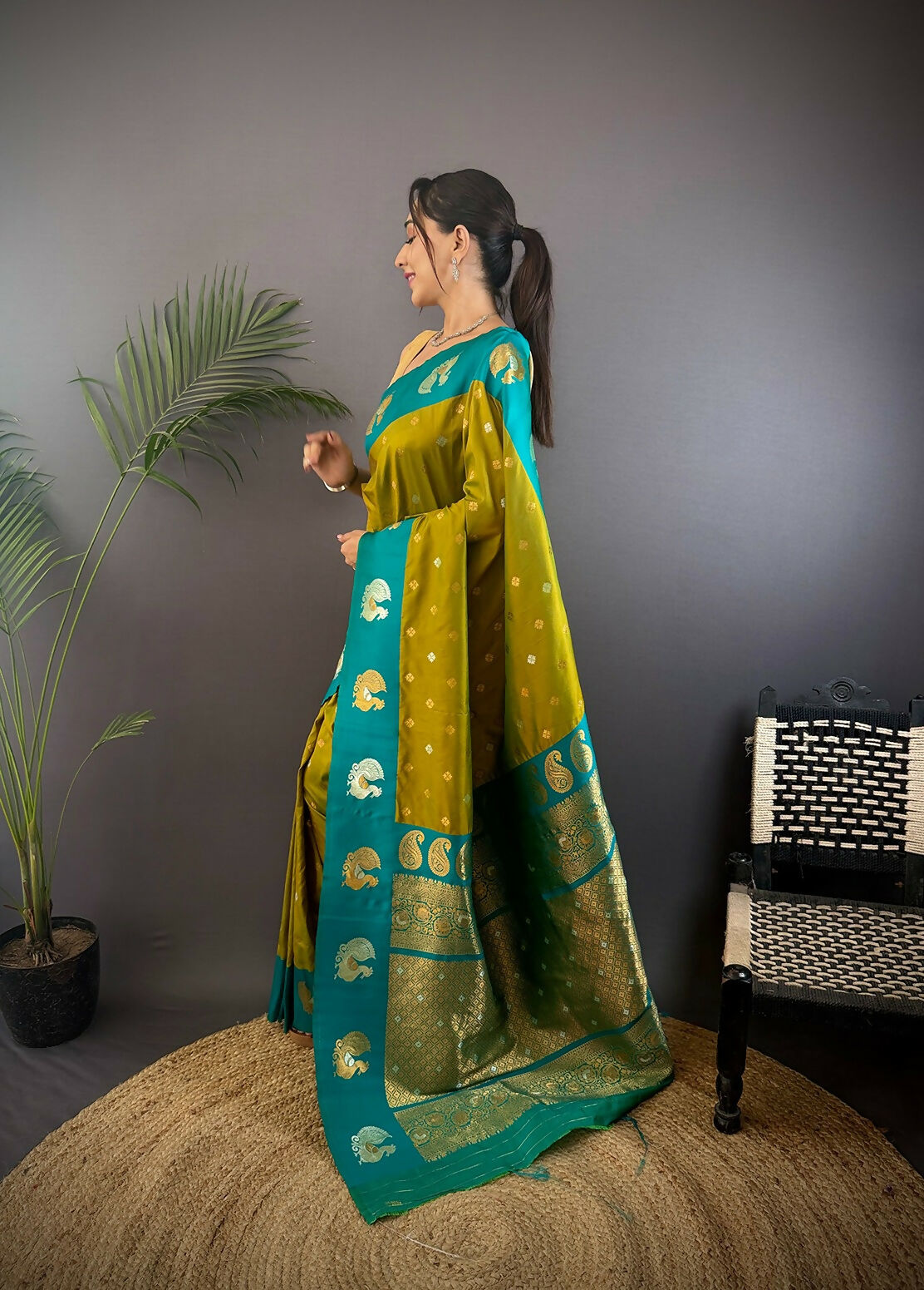 Joban Fashion Green Butti Banarasi Silk Sarees