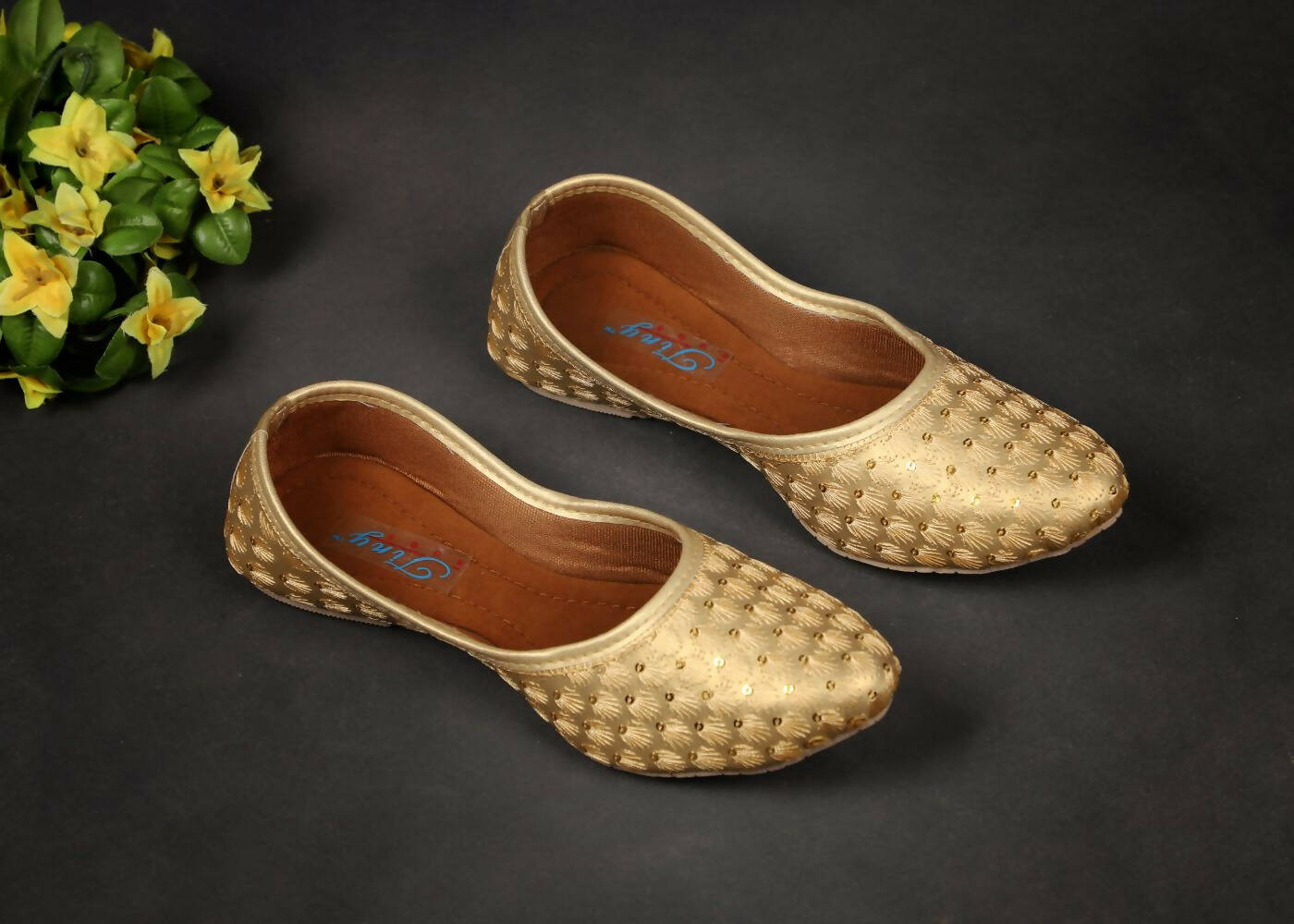 Tiny Bugs Girls Sequin Detailing Ethnic Juttis - Gold