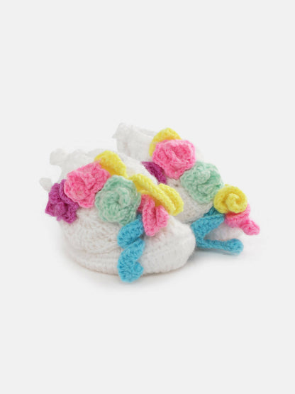 Chutput Kids Woollen Hand Knitted Flower Detailed Booties - White