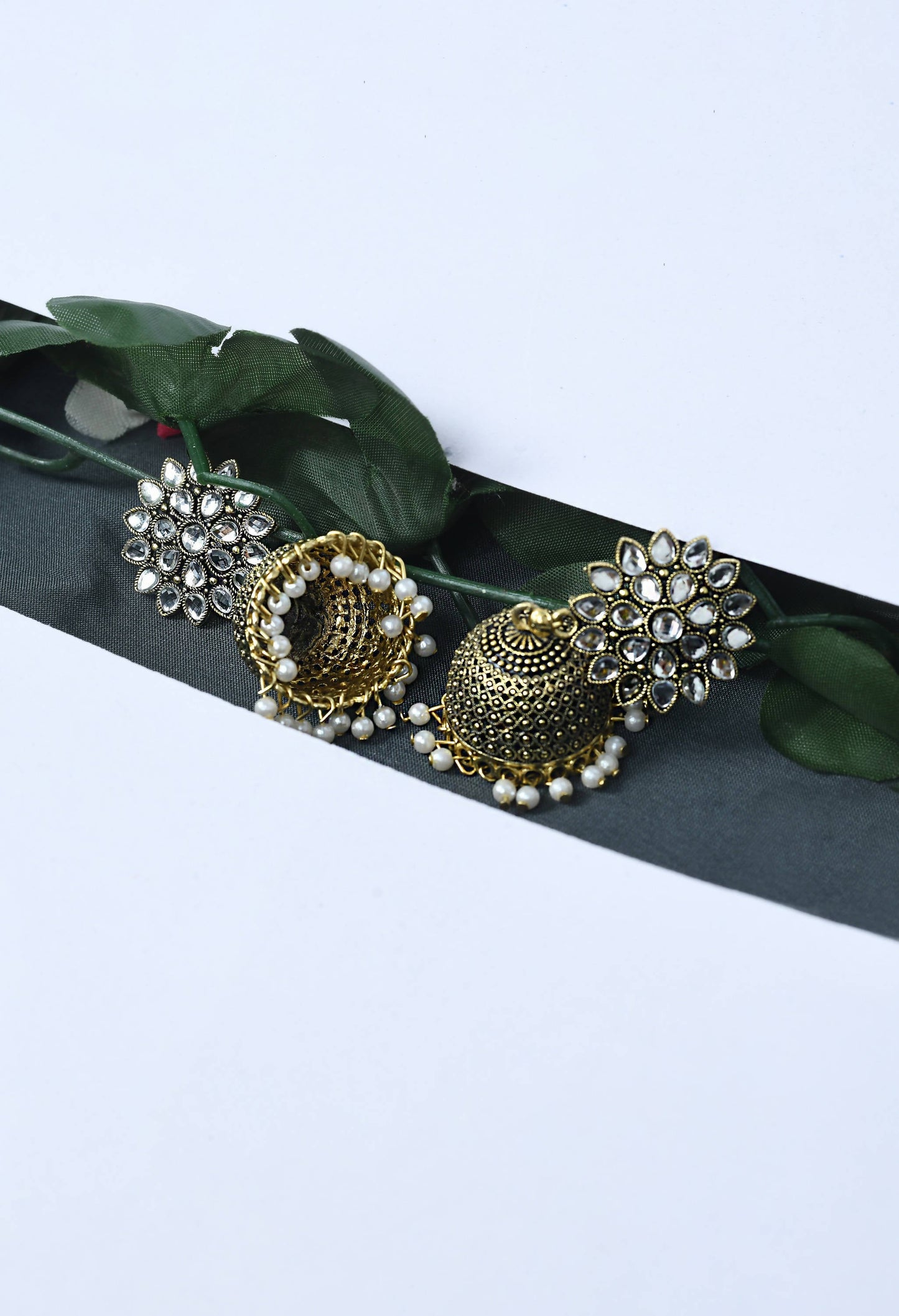 Mominos Fashion Johar Kamal Beautiful Kundan Work Jhumka With White Beads