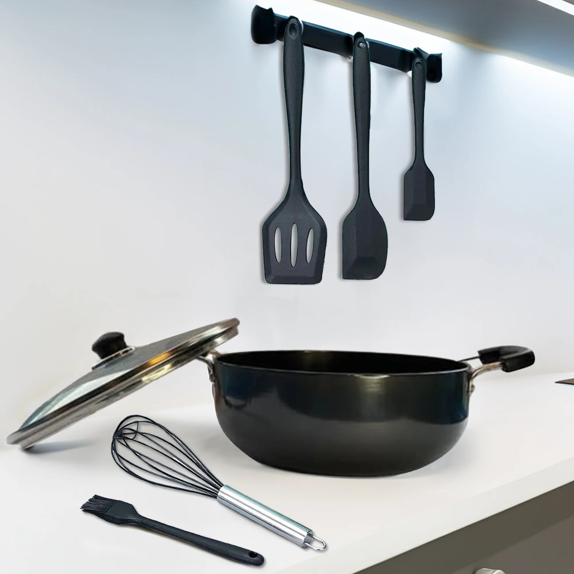 USHA SHRIRAM Hard Anodized Non-Stick Aluminium Kadai 4.4L with Lid Riveted Bakelite Handle Induction