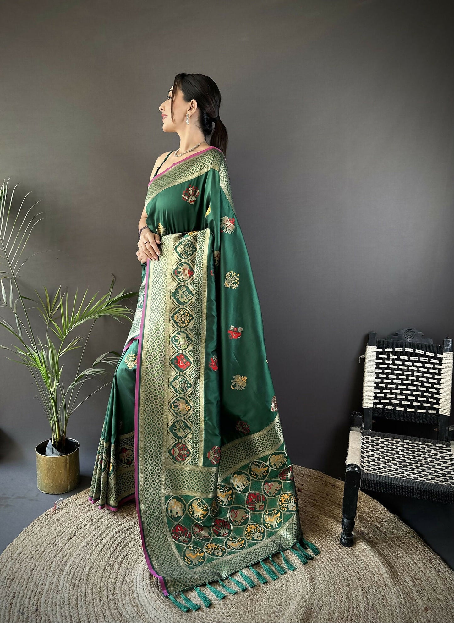Joban Fashion Green Elephant & Floral Motifs Soft Lichi Silk Banarasi Saree